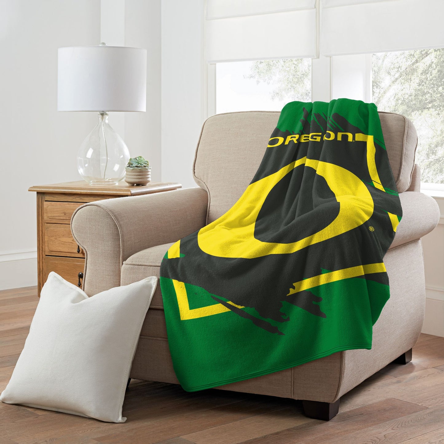 OREGON OFFICIAL NCAA "Halftone" Micro Raschel Throw Blanket; 46" x 60"